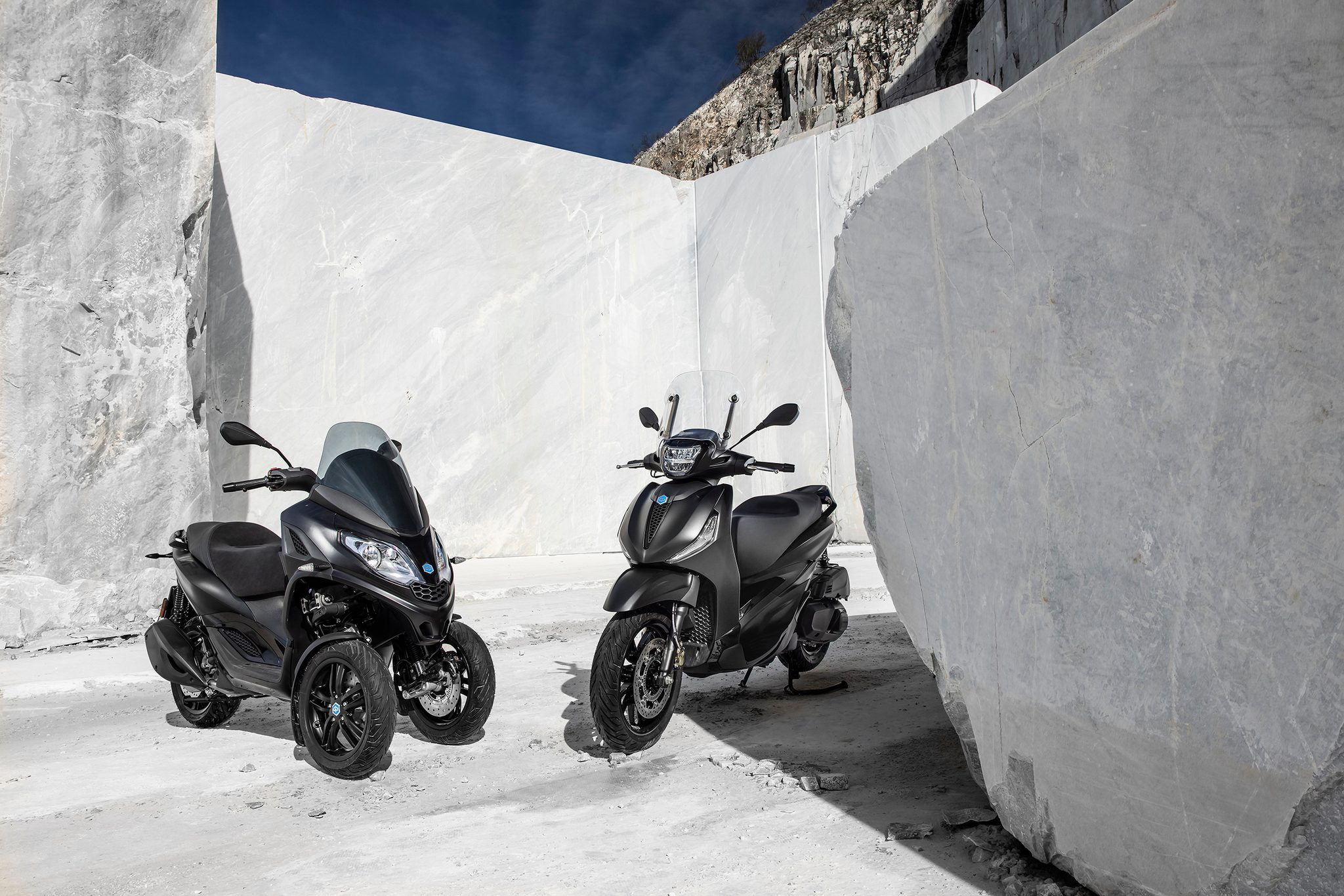 Piaggio MP3 300 και Beverly Deep Black | MOTOMAG